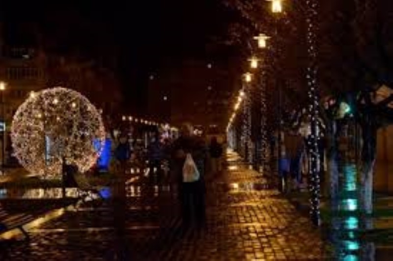Petrosani / Primaria ilumineaza ornamental strazile si anul acesta
