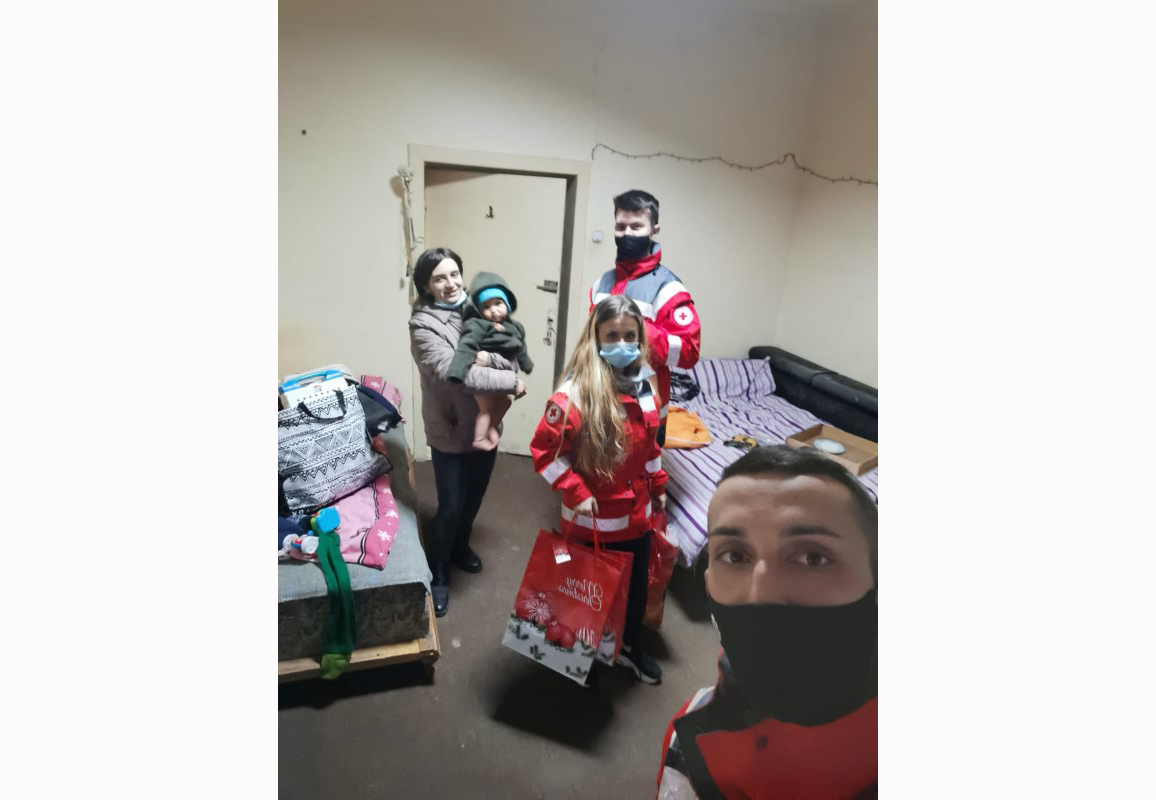 In preajma Craciunului, / Trei familii au nevoie de ajutorul oamenilor cu suflet