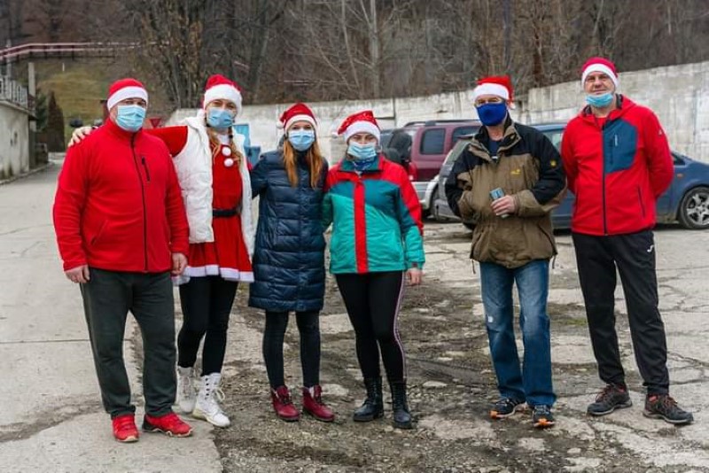 Craciunul „San Montan” / Spiridusii au fost sportivii