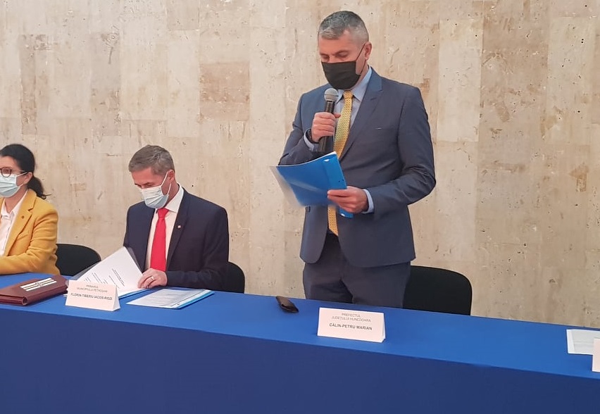 Primarul Tiberiu Iacob-Ridzi: / Cer public DEMISIA Prefectului Judetului Hunedoara si a directorului DSP Hunedoara!