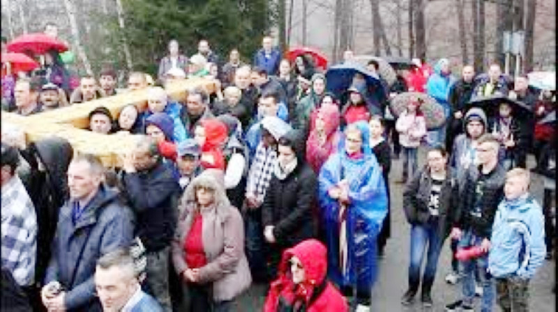 Lupeni / Pelerini pe Drumul Crucii – in Vinerea Mare