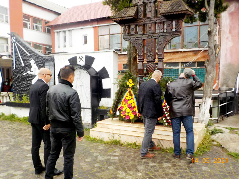 Vulcan / Vesnica pomenire pentru cei zece si ultimul lup