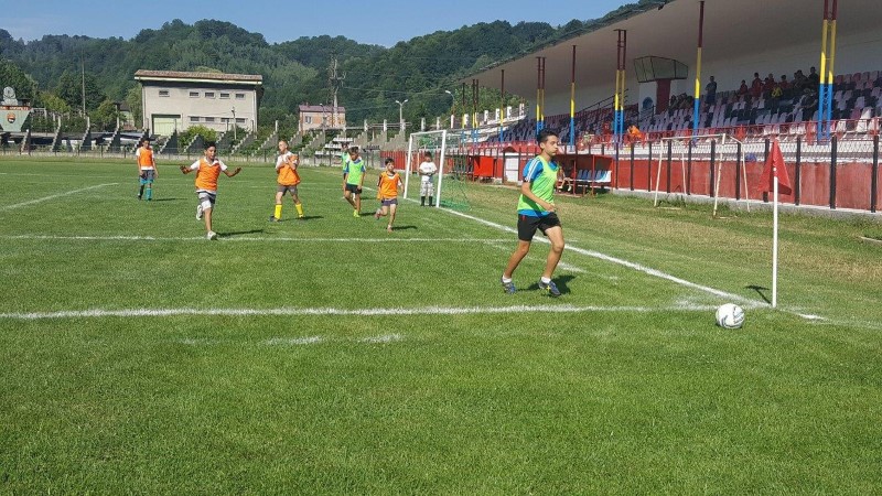 Gratie administratiei locale si a mediului de afaceri, / Minerul Lupeni revine pe gazon