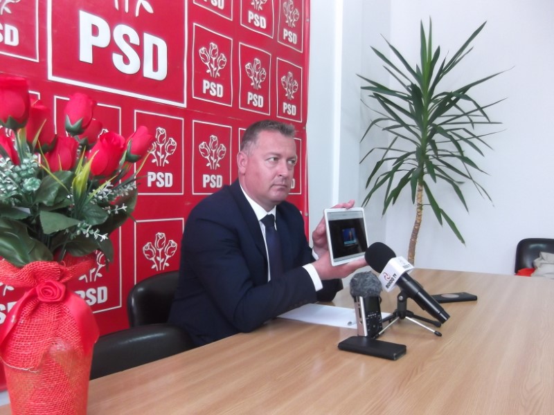 Senatorul Cristian Resmerita legat de Strategia de Dezvoltare a Vaii Jiului, realizata de catre consultantii PwC: „(…) Se intalneau primarii in anumite localitati cu ei si mi-au spus, dar o invitatie oficiala nu am primit niciodata de la cei care fac Strategia. Nici macar un telefon oficial n-am primit (…)”