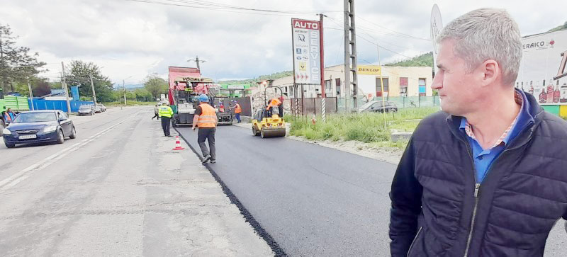 Petrosani / Primaria a inceput refacerea covorului asfaltic