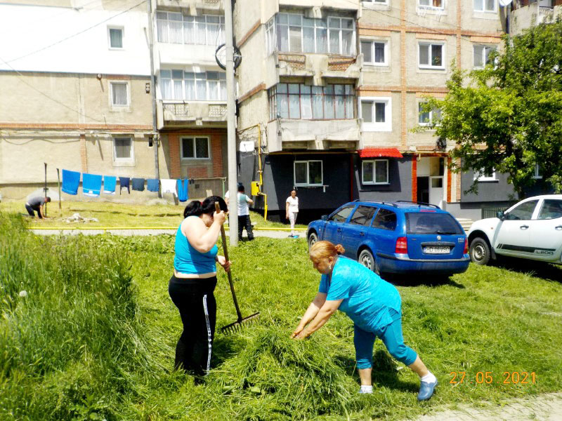 Vulcan / O blonda apriga ameninta ca se duce peste primar