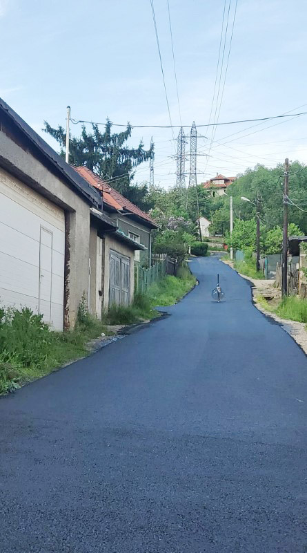 Atenta la sesizarile cetatenilor / Primaria Petrosani repara str. Voievodului
