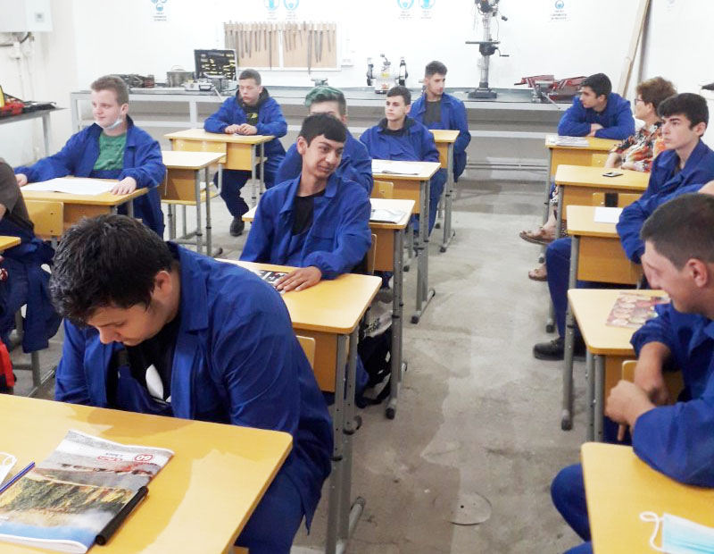 Bravo! / Apa Serv continua proiectul de formare in meserii cautate pe piata muncii a tinerilor de la liceele din Valea Jiului