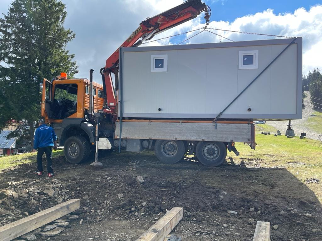 Una din problemele Statiunii Parang a fost rezolvata: A fost achizitionat si montat un container cu 6 toalete ecologice