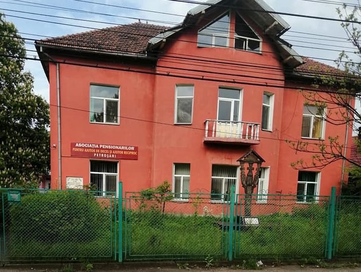 Baietii care au relocat seiful cu tot cu bani al asociatiei pensionarilor Petrosani raman in arest