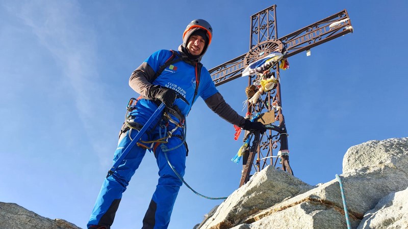 Relatarea unui alpinist petrosenean, care a urcat in sandale de trekking  pana la 3.830 m altitudine