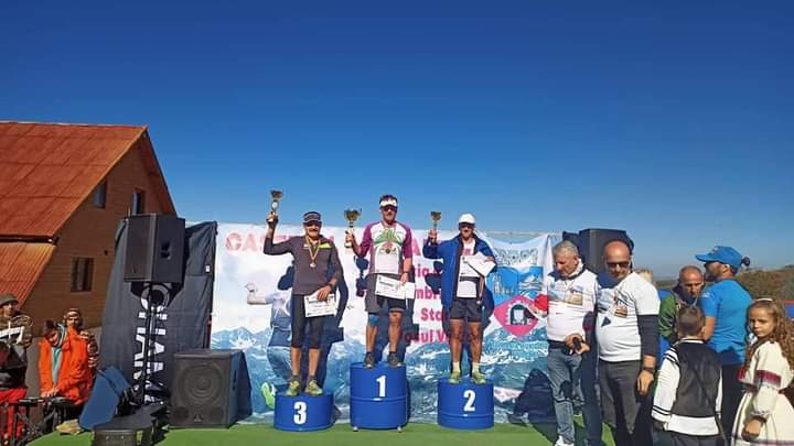 Atletii Vaii tin steagul sus