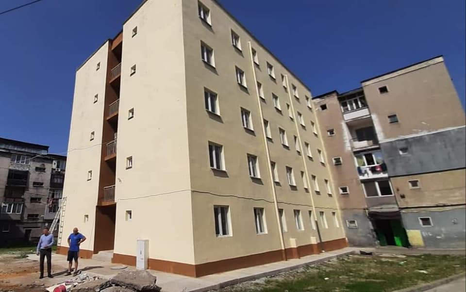 Magia administratiei PSD in Lupeni / Cel mai urat dintre blocuri – transformat in cel mai frumos