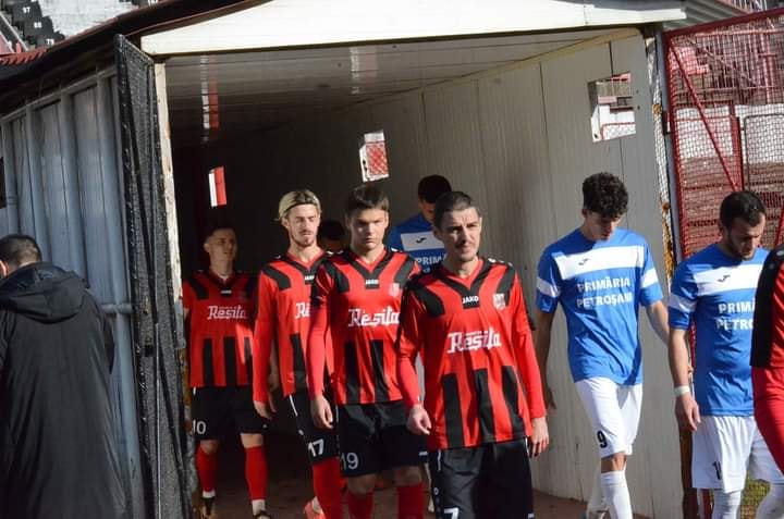 Fotbal. Liga a III-a / CSM Jiul ramane pe nisipuri miscatoare