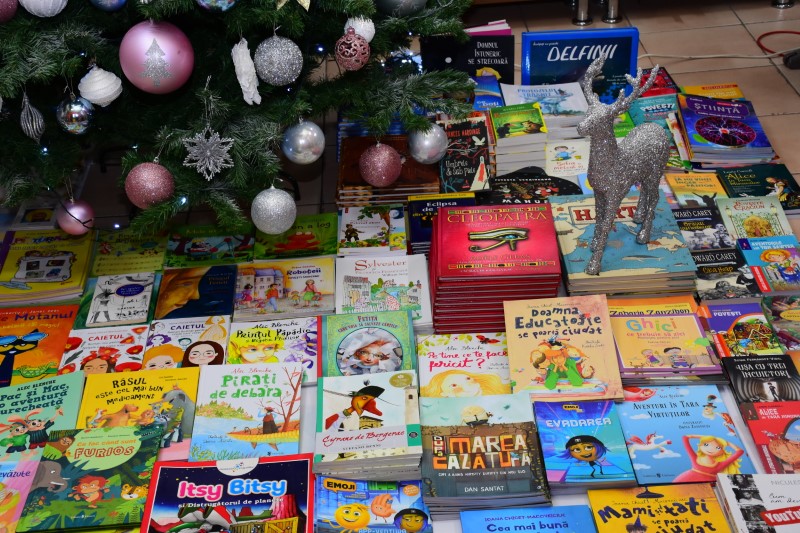 Mos Craciun vine la Biblioteca Judeteana