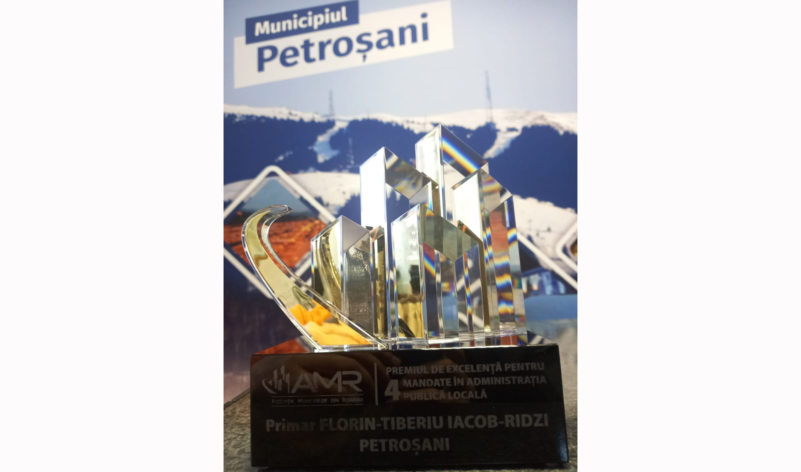 Pentru primarul Petrosaniului / Diploma de Excelenta din partea AMR