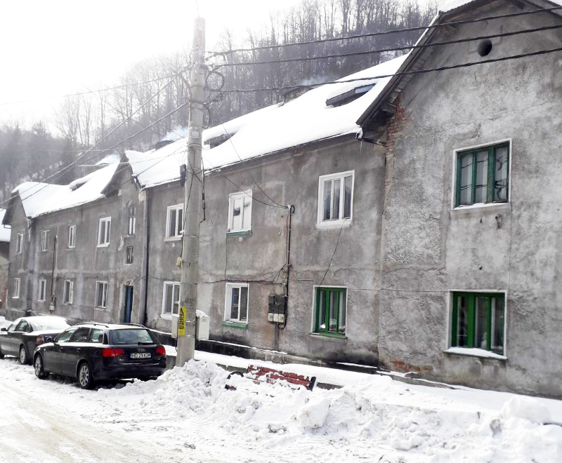 Pentru repararea acoperisurilor caselor muncitoresti seculare din Aninoasa / Prefectul de Hunedoara va solicita fonduri de la guvern