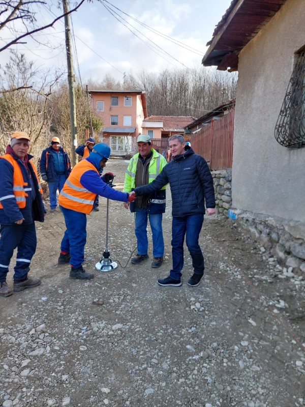 Petrosani / Pe primele doua strazi din lotul de sapte au si inceput lucrarile de modernizare