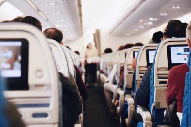 Activitati distractive si relaxante de facut intr-un avion