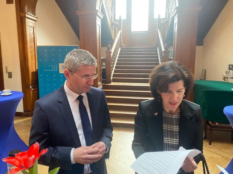 In calitate de vicepresedinte AMR, / Primarul Petrosaniului a participat la un eveniment din Capitala, organizat de Ambasada Frantei la Institutul Cultural Francez, legat de drama prin care trece poporul ucrainean