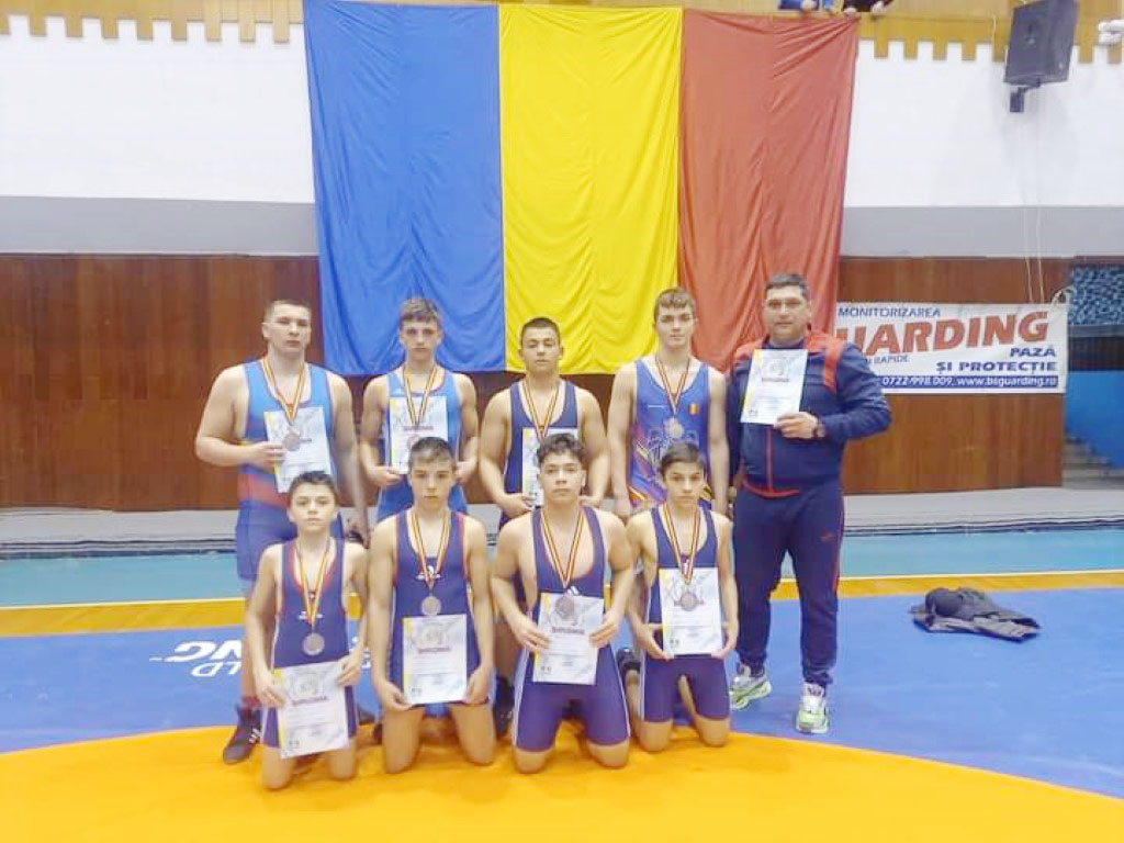 Lupte libere. Cupa Romaniei U17 / Medalii pentru petrileni si petroseneni