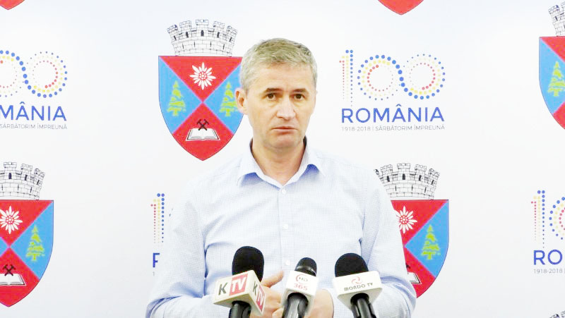 Petrosani / Primarul lamureste situatia imobilelor-problema. Cere interventia grabnica a proprietarilor de drept
