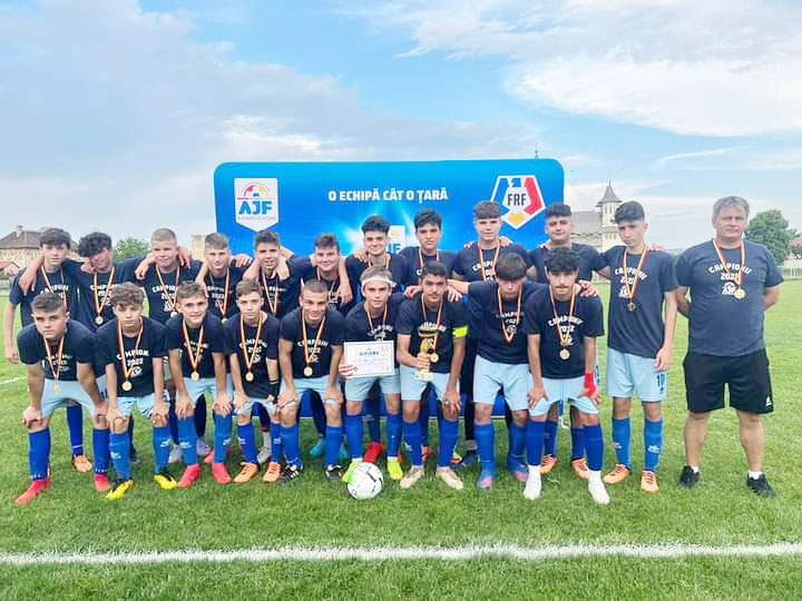 Fotbal. „U”16 / Simeria - campioana