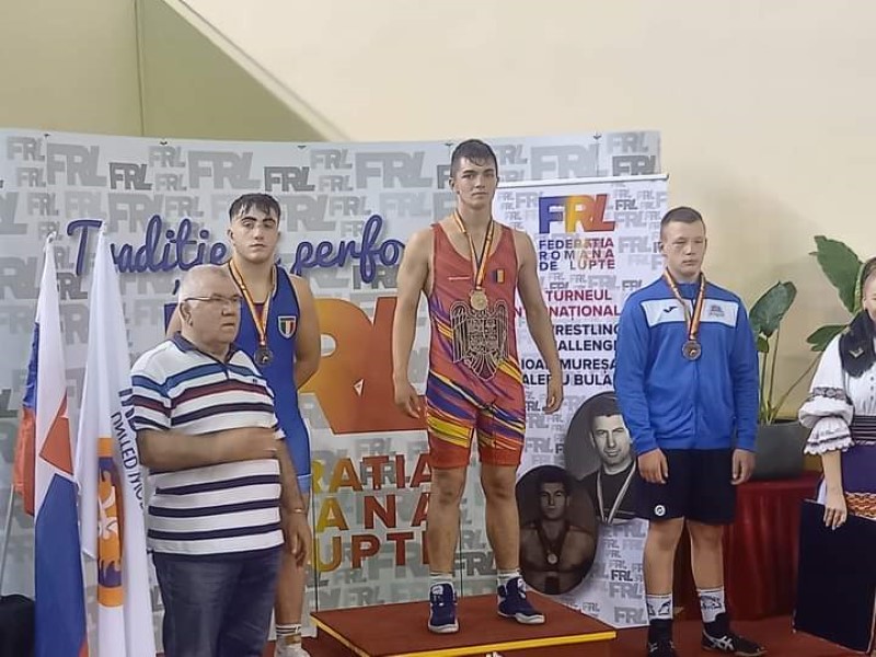 Lupte libere / Podium international pentru sportivi din Vale
