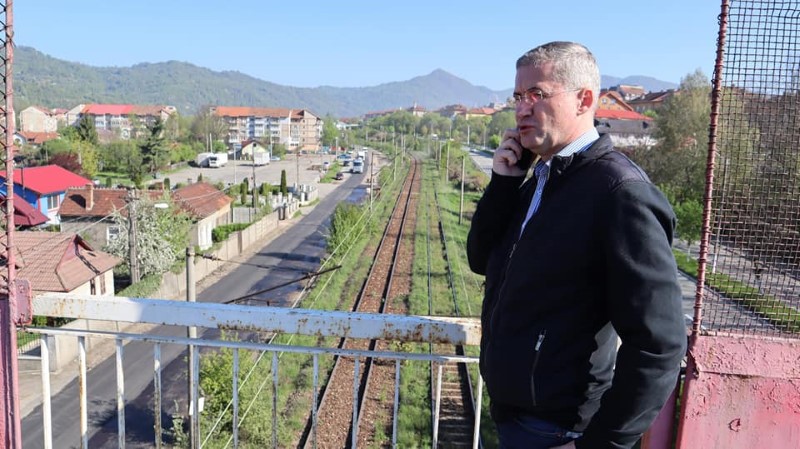 Cu primarul Tiberiu Iacob-Ridzi, / Despre investitiile si proiectele legate de drumurile Petrosaniului