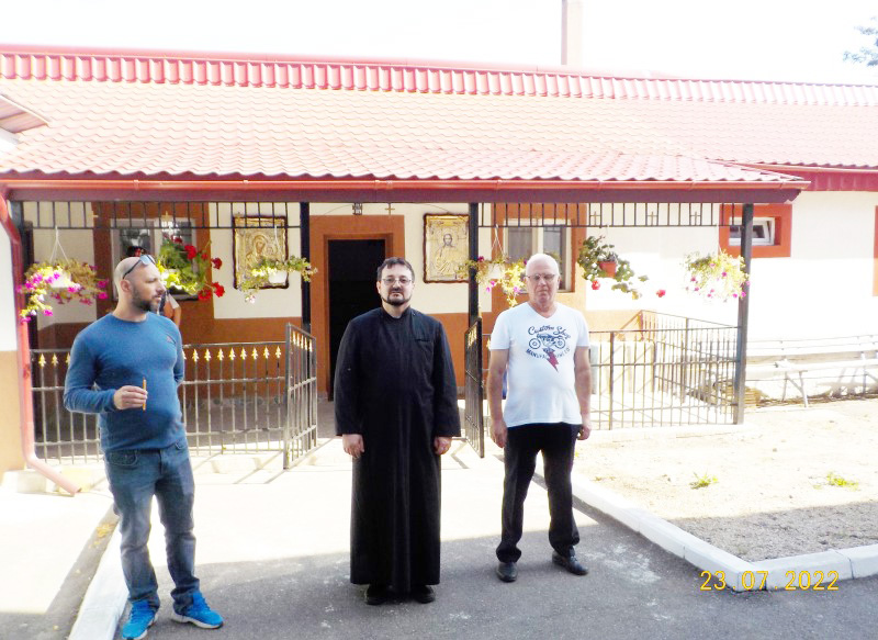Vulcan / Capela langa biserica