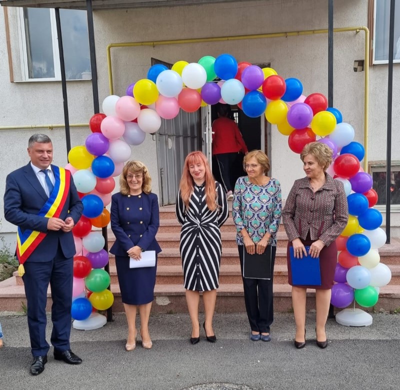 Lupeni / Primarul-dascal Lucian Resmerita nu a lipsit de la deschiderea noului an scolar