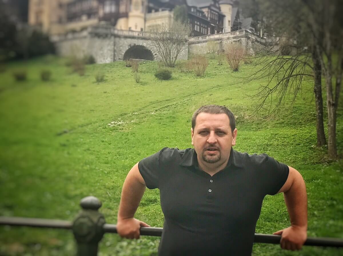 Platforma tinutulmomarlanilor.ro a implinit un an / Totul despre aceasta platforma, despre NFT/uriesii 3 D si migrarea spre „crypto” cu administratorul Daniel Rosca