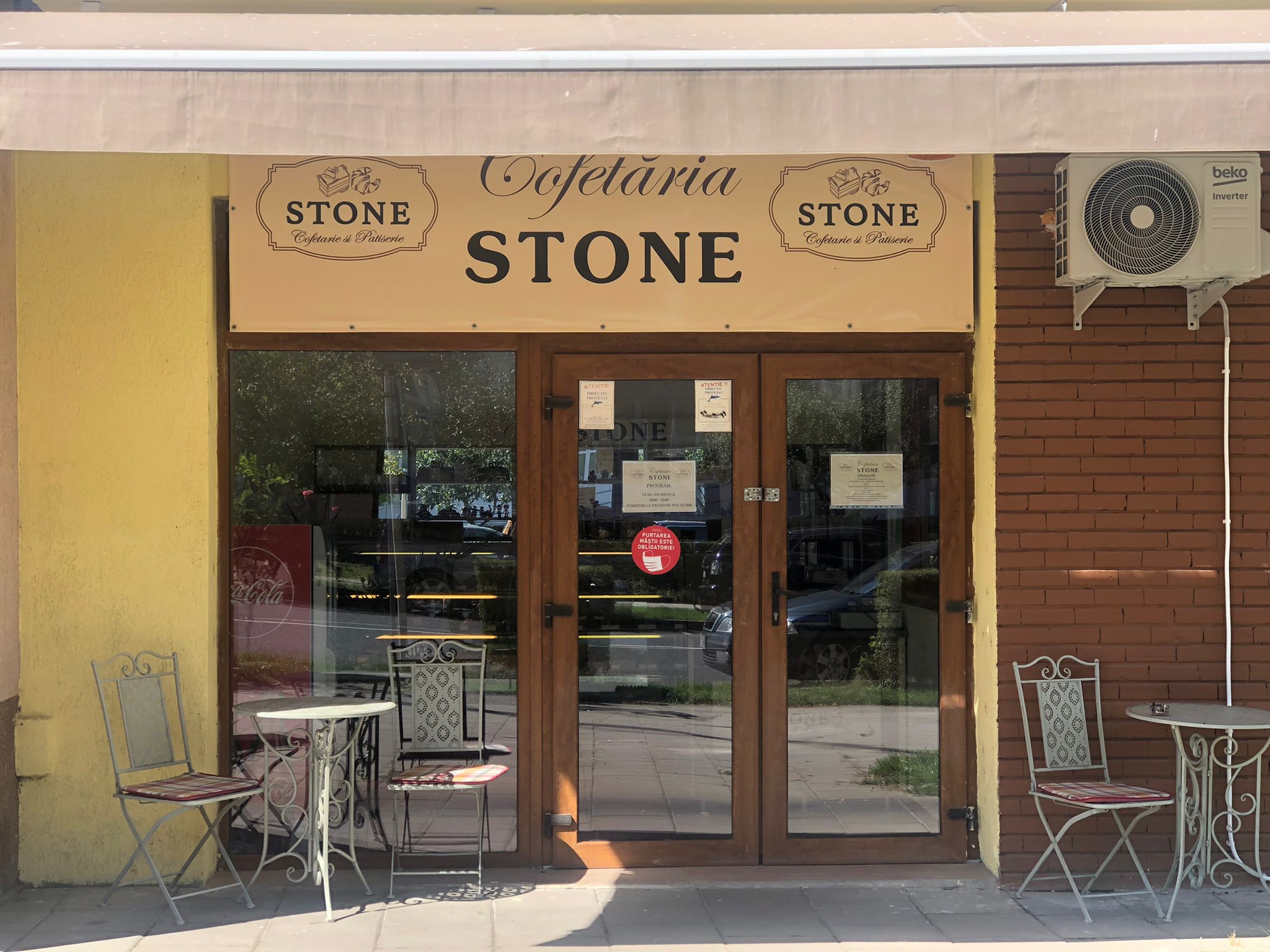 Joi 15 septembrie, ora 9,00 / La parterul complexului „Jiul Shopping Center” din Petrosani va aparea pe harta cofetariilor un nou loc cu produse dulci si delicioase: Cofetaria „Stone”!