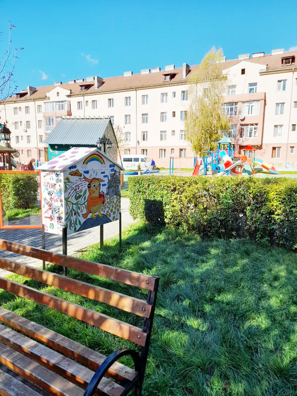 Poftim cultura! / Mini-biblioteca in aer liber din „Parcul Copiilor” din Petrila - vandalizata
