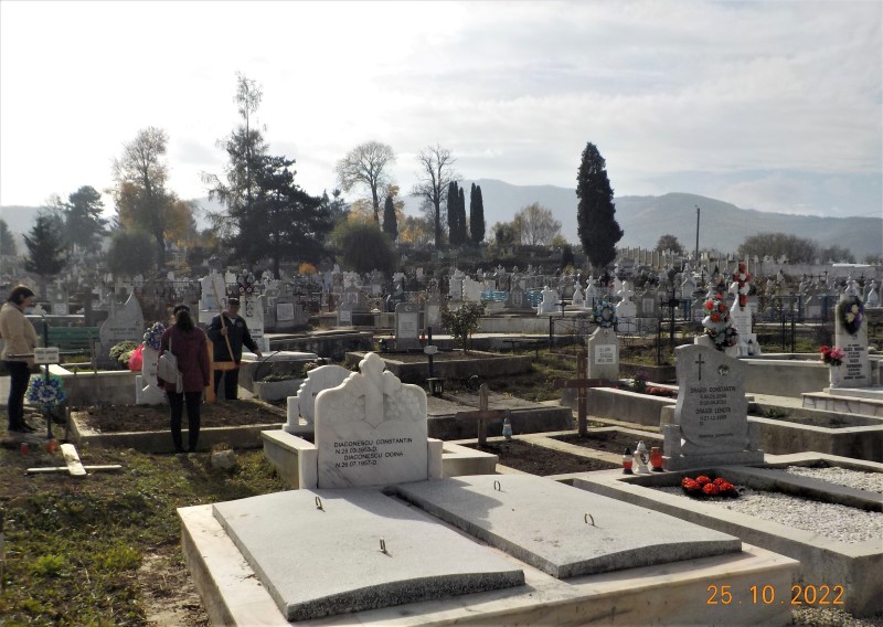Vulcan / Altfel arata cimitirul