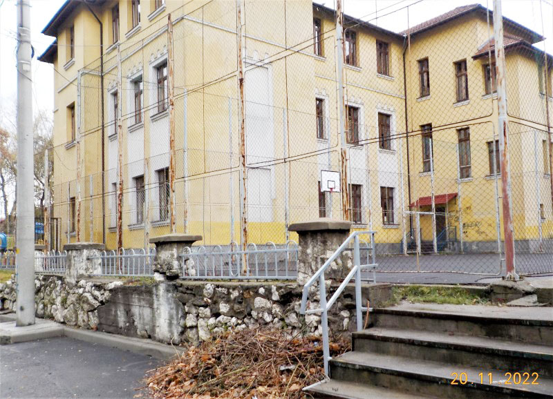Vulcan / Si, totusi, s-a ridicat