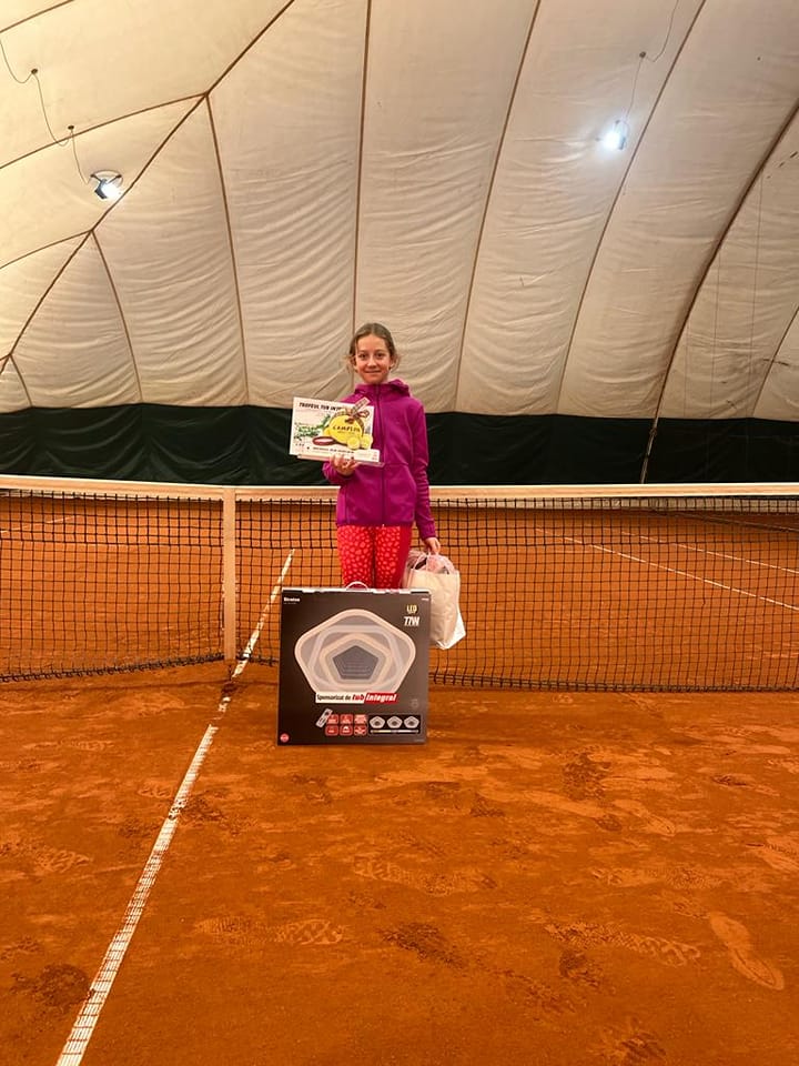Tenis de camp / Sofia Tutunaru - victorioasa