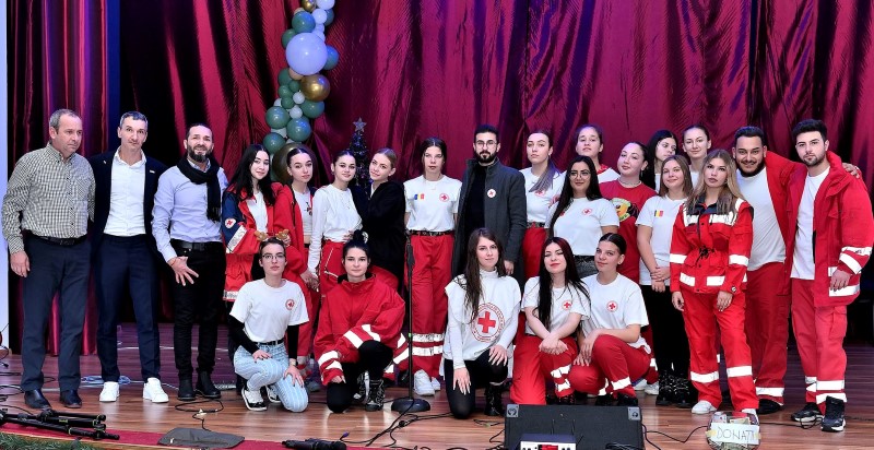 Vulcan / Voluntarii de la Crucea Rosie, alaturi de cei in suferinta