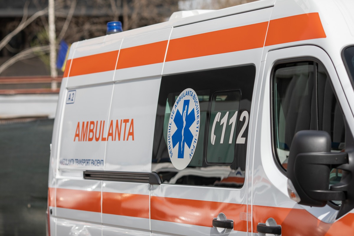 Petrosani / Trei elevi de 14 ani au fost luati cu ambulanta de la scoala