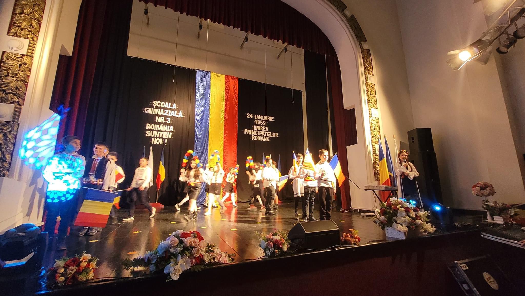  Scoala Gimnaziala Nr. 3 Lupeni a organizat spectacolul „Romania suntem noi!”, proiect dedicat unirii in parteneriat cu Primaria Municipiului Lupeni 