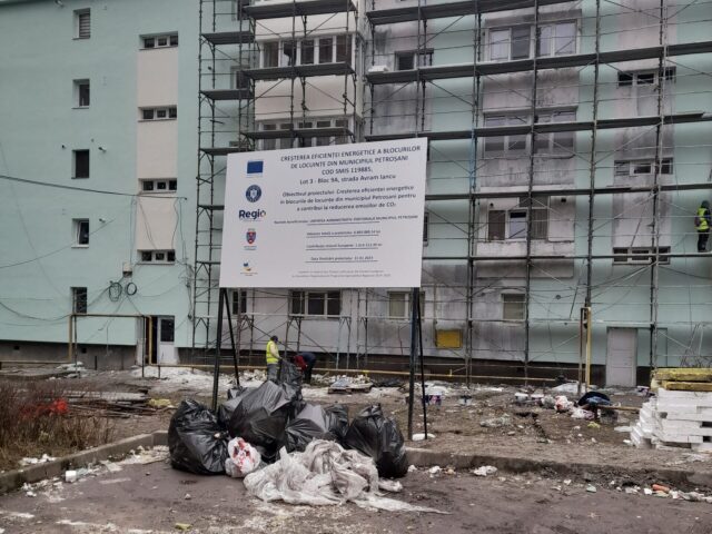 Petrosani / Despre cum se munceste pe santiere la reabilitari de blocuri
