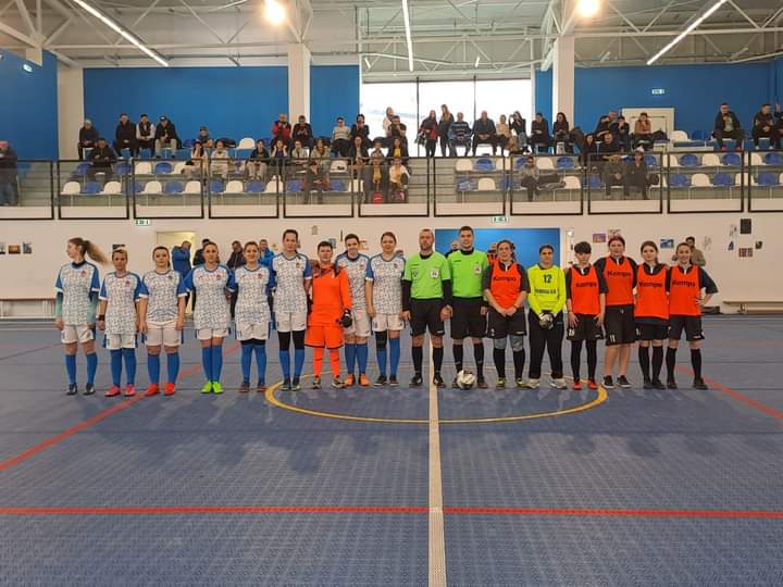 Zambete, distractie si voie buna in campionatul de fotbal feminin 