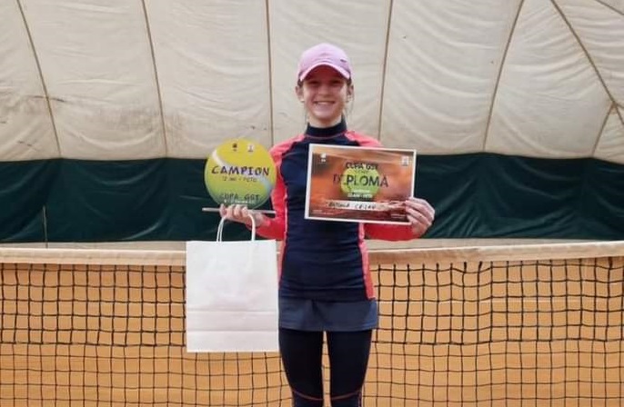Tenis de camp / Campioana Antonia 