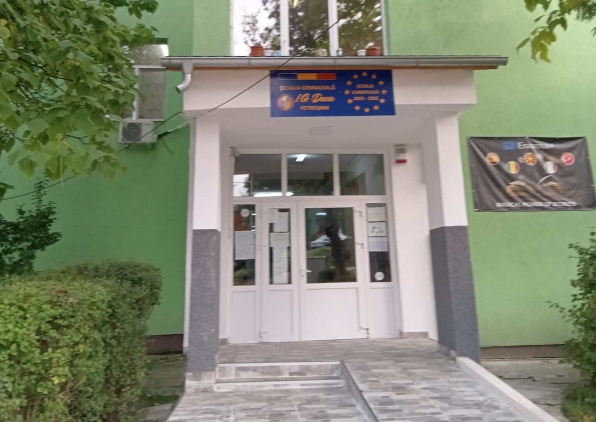 Scoala Gimnaziala “I.G. Duca” a dat lovitura! / Elevii sai au castigat toate locurile intai la Olimpiada de educatie tehnologica – faza judeteana