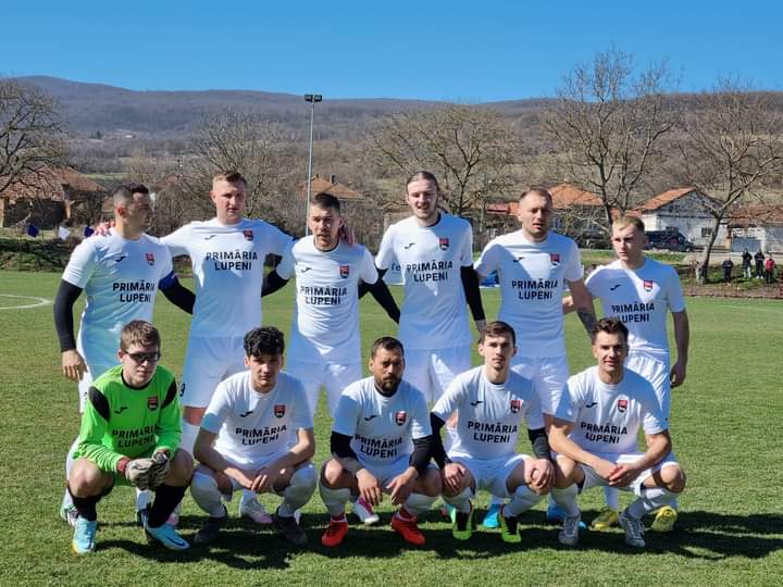 Fotbal. Liga 4 / Minerul - egala liderului, uricanenii au pasit cu dreptul