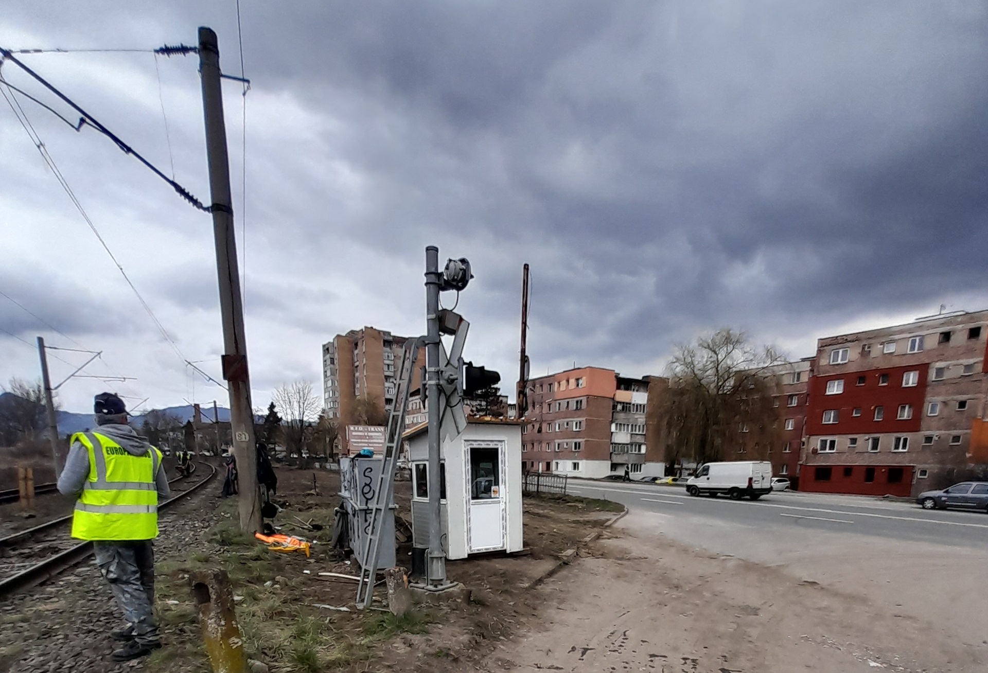 In sfarsit! / Se modernizeaza calea ferata care traverseaza Petrosaniul