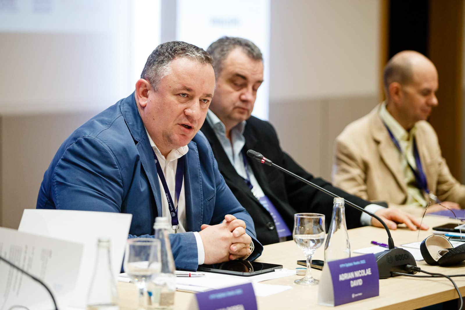 Directorul General al CAS Hunedoara, ec. Adrian Nicolae DAVID, va informeaza / Cine beneficiaza de asigurare de sanatate, fara plata contributiei