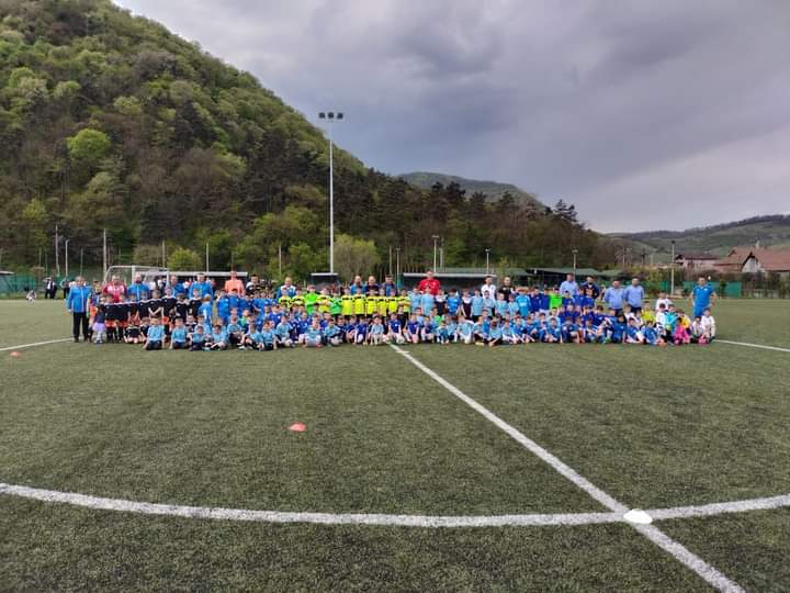 Juniorii joaca la foc continuu. 3 echipe din Vale – pe gazon
