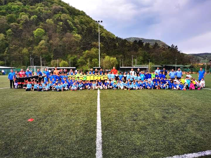 Pentru bucuria celor mici / Interliga Nationala de Fotbal
