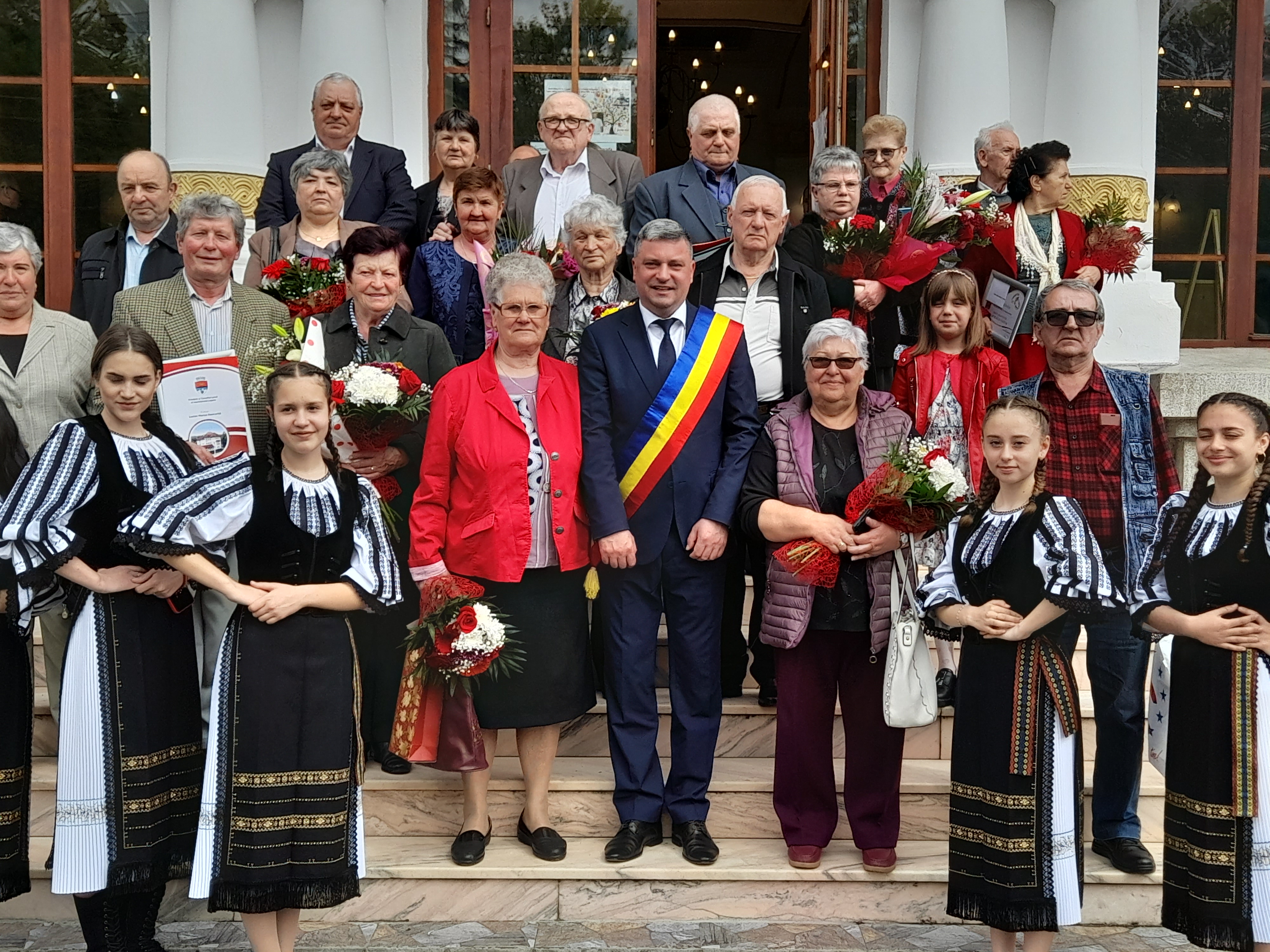 Evenimente de neuitat in foaierul Palatului Cultural „Minerul” din Lupeni de „Ziua Eroilor” si „Inaltarea Domnului”